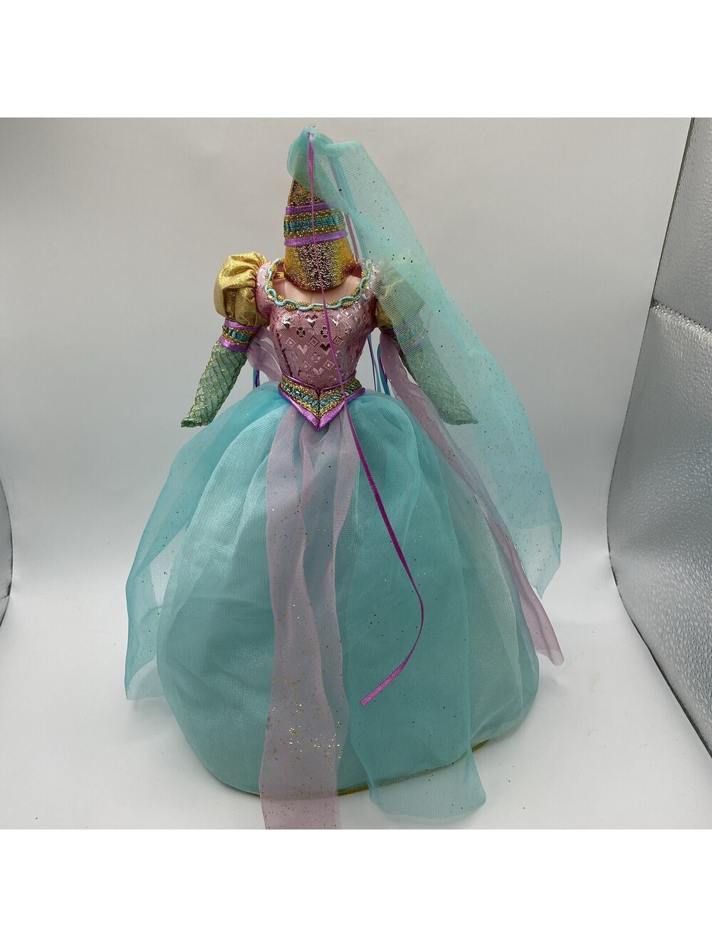 Vintage 1994 Barbie Rapunzel Collector Series Colorful Gown Hat Necklace ring B7